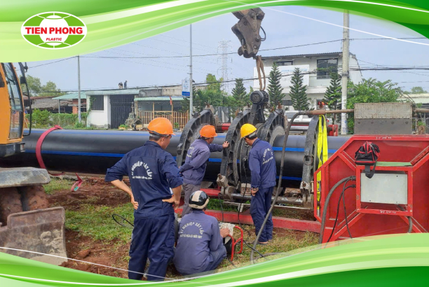 CÙNG HẬU KIM CƯỜNG VÀ TIỀN PHONG NAM TÌM HIỂU ỐNG HDPE DN2000 TỐI ƯU NHƯ THẾ NÀO?